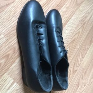 Black lightly used So Danca tap shoes
